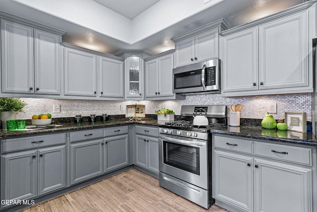 14045 Tower Point Way, El Paso, TX 79938 - kitchen featuring appliances with stainless steel finishes, gray cabinetry, backsplash, and dark stone countertops