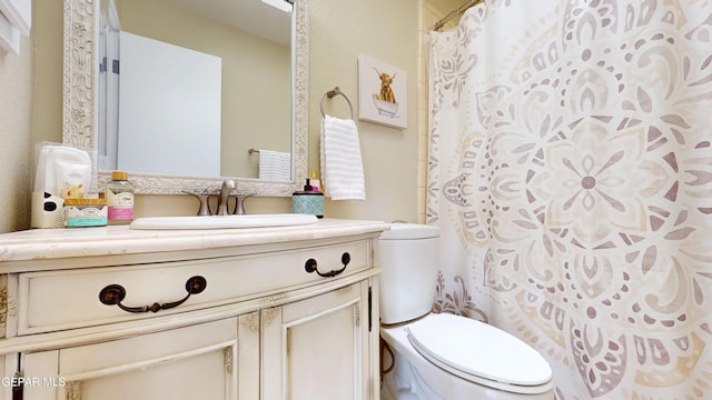 684 Abington Dr, El Paso, TX 79912 - full bath with toilet, vanity, and a shower with curtain