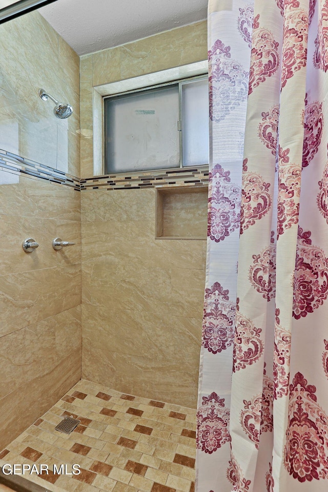 310 Kelvin Ave, El Paso, TX 79915 - bathroom featuring a tile shower