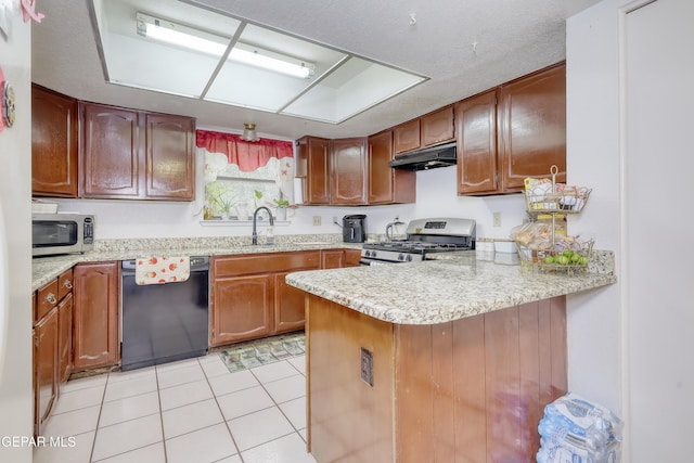 11625 Soberana Ln Unit A & B, El Paso, TX 79936 - kitchen featuring appliances with stainless steel finishes, under cabinet range hood, a peninsula, light tile patterned floors, and a sink