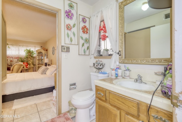 11625 Soberana Ln Unit A & B, El Paso, TX 79936 - ensuite bathroom with vanity, healthy amount of natural light, toilet, and tile patterned flooring
