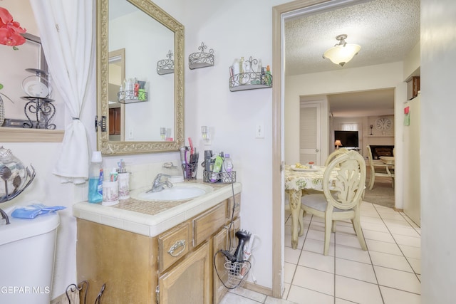 11625 Soberana Ln Unit A & B, El Paso, TX 79936 - bathroom featuring tile patterned flooring, vanity, toilet, and a textured ceiling