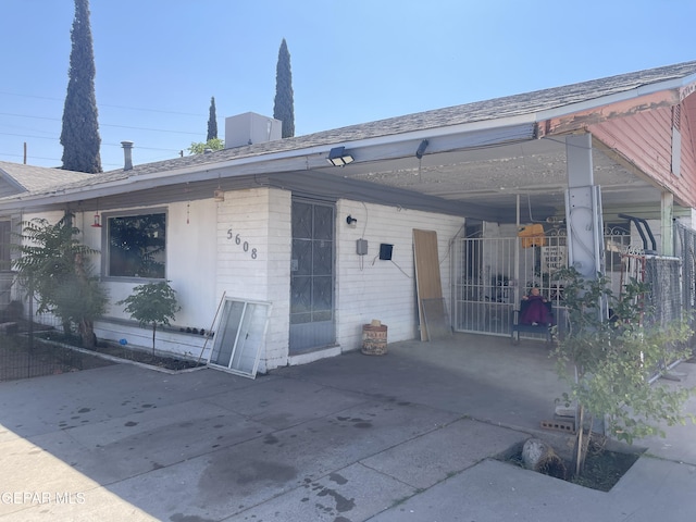 5608 Paraguay Ct, El Paso, TX 79903 - view of front facade with an attached carport