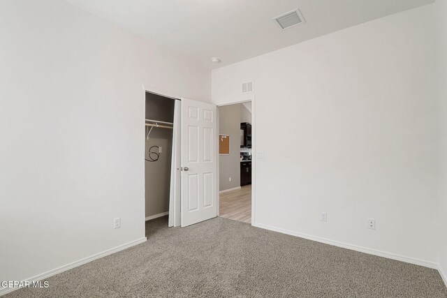 401 Gran Villa Pl, Socorro, TX 79927 - unfurnished bedroom with light carpet, baseboards, and a closet