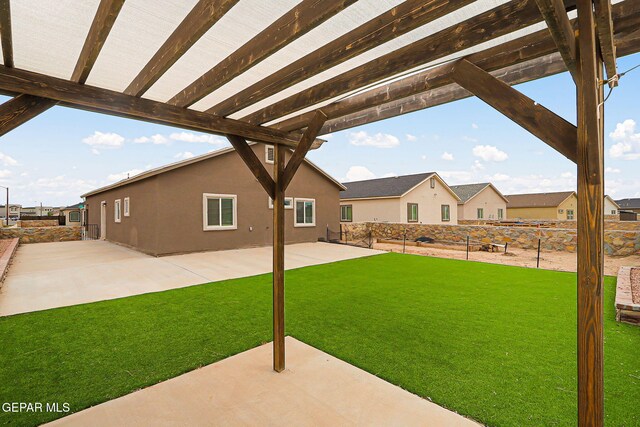 401 Gran Villa Pl, Socorro, TX 79927 - view of yard featuring a patio and a residential view
