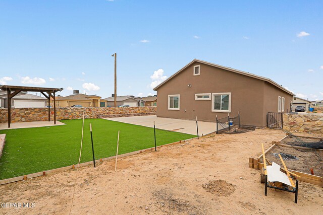 401 Gran Villa Pl, Socorro, TX 79927 - back of property with stucco siding and a patio