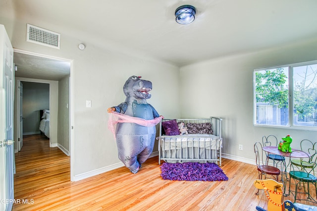 1401 N Boone St, El Paso, TX 79903 - bedroom featuring wood finished floors and baseboards