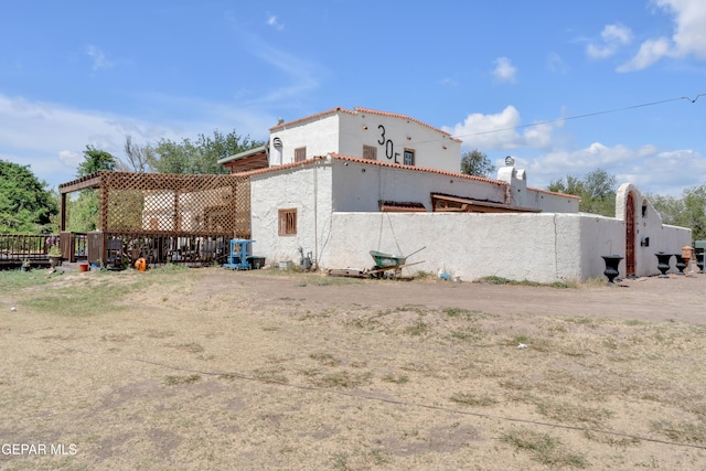 305 N Carolina Dr, El Paso, TX 79915 - back of house with stucco siding