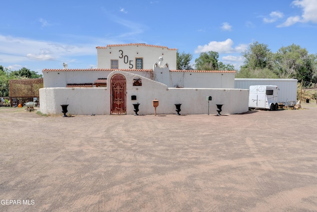 305 N Carolina Dr, El Paso, TX 79915 - rear view of property with stucco siding and a tile roof