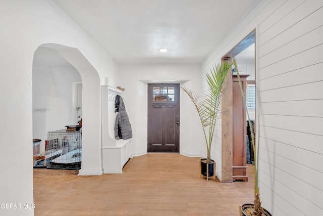 305 N Carolina Dr, El Paso, TX 79915 - entryway featuring wood finished floors, arched walkways, and baseboards
