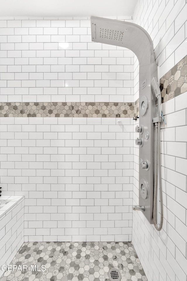 305 N Carolina Dr, El Paso, TX 79915 - full bath with tiled shower and tile walls