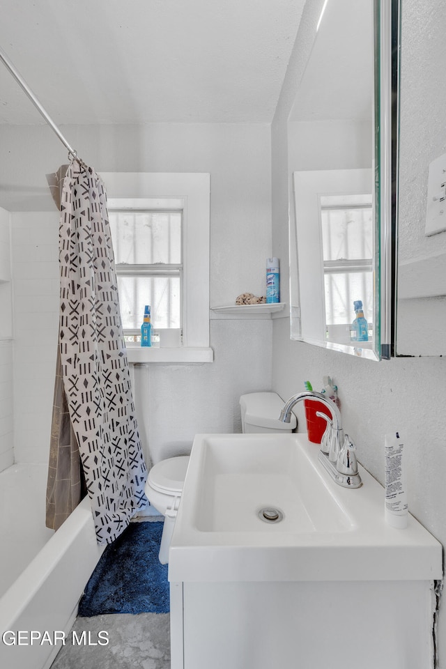305 N Carolina Dr, El Paso, TX 79915 - full bathroom featuring vanity, toilet, and shower / bath combination with curtain