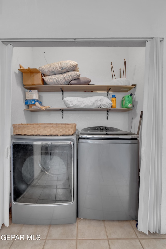 305 N Carolina Dr, El Paso, TX 79915 - washroom featuring washing machine and dryer and tile patterned flooring