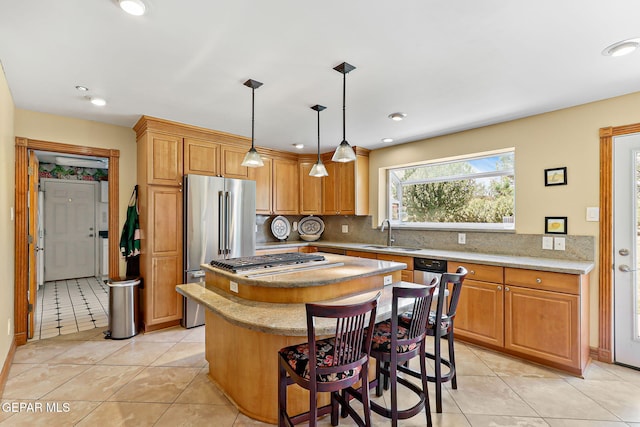 5436 La Estancia Cir, El Paso, TX 79932 - kitchen featuring stainless steel appliances, a sink, light tile patterned floors, a center island, and recessed lighting