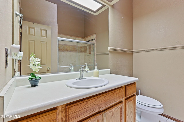 658 John Martin Ct, El Paso, TX 79932 - full bath with toilet, vanity, tiled shower, and a textured wall