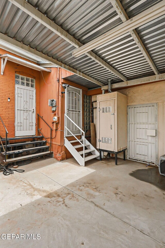 712 N Ochoa St, El Paso, TX 79902 - view of property entrance