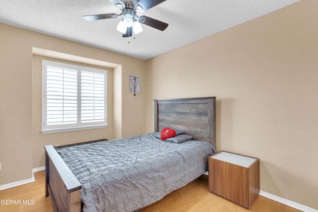 6800 Canyon Run Dr, El Paso, TX 79912 - bedroom featuring light wood-style flooring, a textured ceiling, baseboards, and ceiling fan