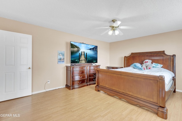 6800 Canyon Run Dr, El Paso, TX 79912 - bedroom featuring light wood-type flooring, a textured ceiling, baseboards, and ceiling fan
