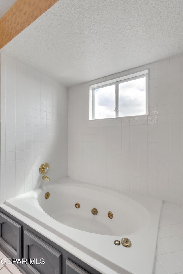 6800 Canyon Run Dr, El Paso, TX 79912 - bathroom featuring a tub with jets and a textured ceiling