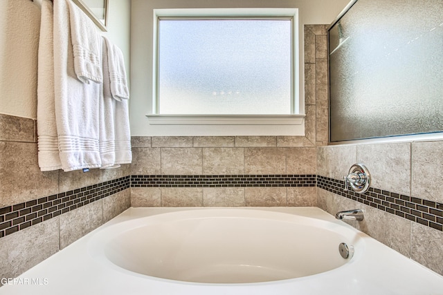 7517 Red Cedar Dr, El Paso, TX 79911 - full bath featuring a garden tub