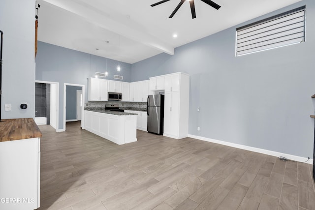 3899 Vanderveer Dr Unit A B C, El Paso, TX 79938 - kitchen featuring appliances with stainless steel finishes, a towering ceiling, a ceiling fan, backsplash, and open floor plan
