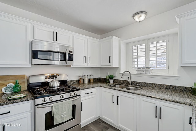 6929 Canyon View Ln, El Paso, TX 79912 - kitchen featuring appliances with stainless steel finishes, a sink, and white cabinets