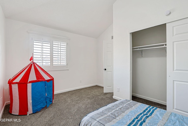 6929 Canyon View Ln, El Paso, TX 79912 - bedroom with carpet flooring, vaulted ceiling, baseboards, and a closet