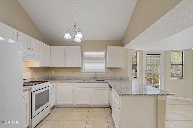 12013 Meadow Gate Dr, El Paso, TX 79936 - kitchen with white appliances, a sink, a peninsula, lofted ceiling, and under cabinet range hood