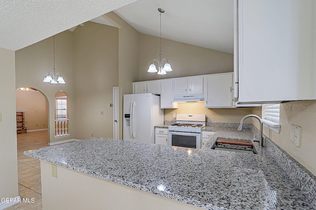 12013 Meadow Gate Dr, El Paso, TX 79936 - kitchen with white appliances, a chandelier, under cabinet range hood, a sink, and high vaulted ceiling