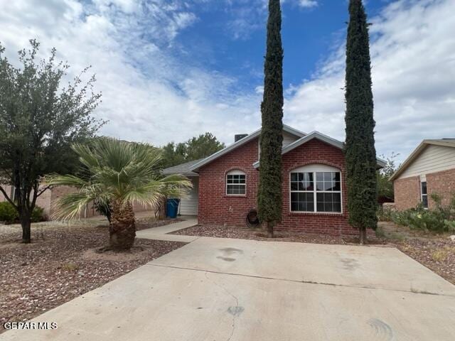10256 Valle Suave Dr, El Paso, TX 79927 - view of front of home featuring brick siding