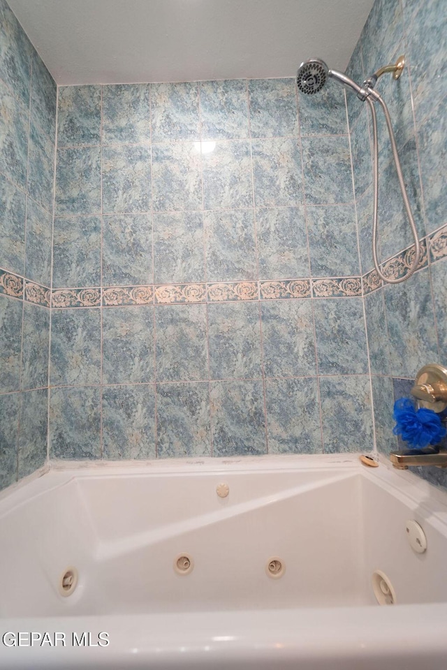 4313 Okeefe Dr, El Paso, TX 79902 - bathroom featuring a combined bath / shower with jetted tub