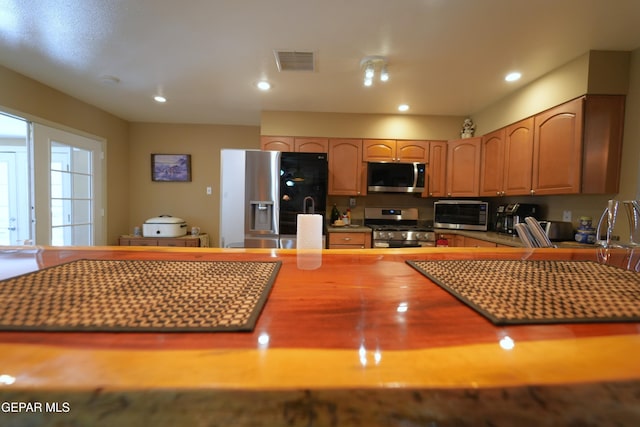 4313 Okeefe Dr, El Paso, TX 79902 - kitchen with stainless steel appliances and recessed lighting