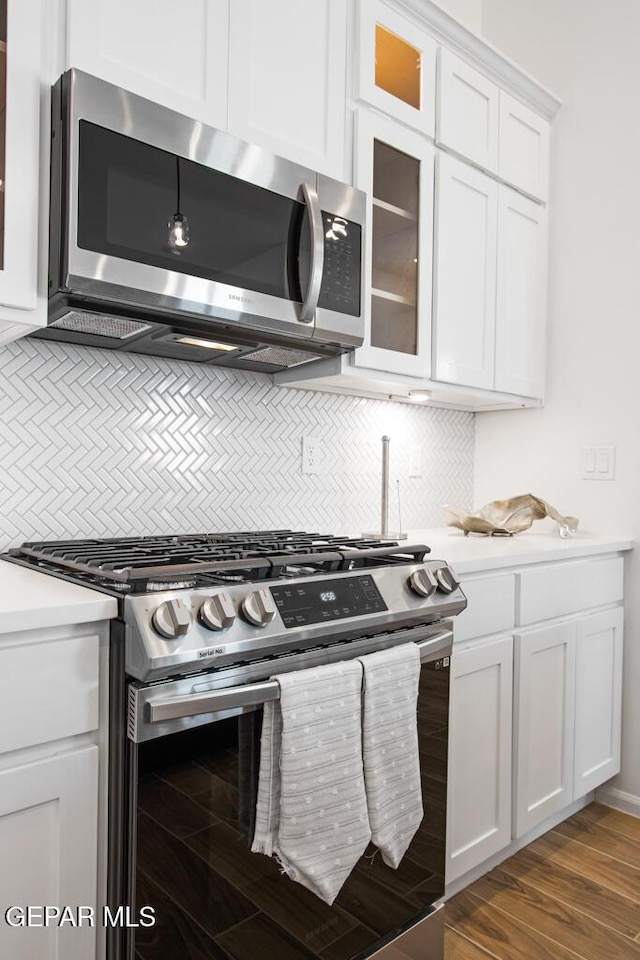 891 Dewsbury Way, El Paso, TX 79928 - kitchen featuring appliances with stainless steel finishes, light countertops, white cabinetry, and backsplash