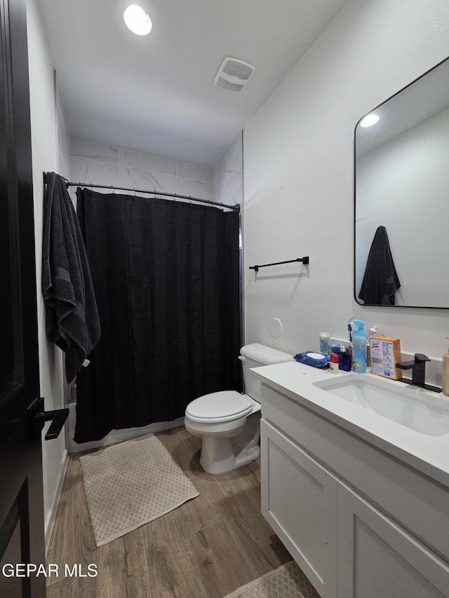 253 Playa Vis St, Horizon City, TX 79928 - bathroom with vanity, toilet, wood finished floors, and a shower with curtain