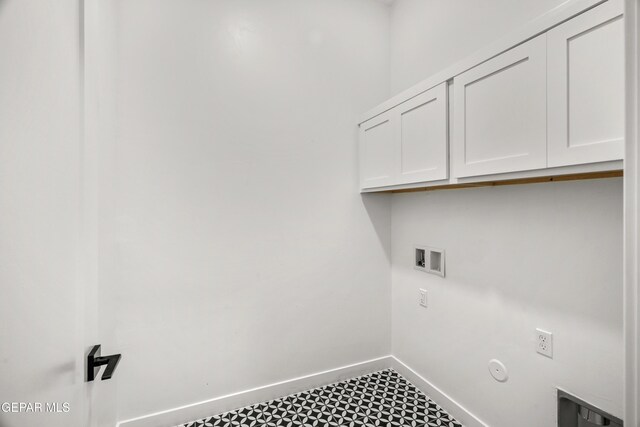 895 Dewsbury Way, El Paso, TX 79928 - laundry area with baseboards, cabinet space, hookup for a washing machine, gas dryer hookup, and tile patterned floors