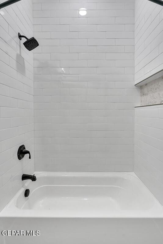 899 Dewsbury Way, El Paso, TX 79928 - full bath featuring bathing tub / shower combination