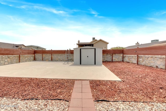 7101 Mesquite Tree Ln, El Paso, TX 79934 - fenced backyard with a patio area