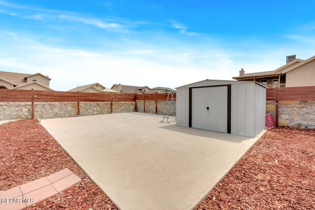 7101 Mesquite Tree Ln, El Paso, TX 79934 - fenced backyard featuring a patio area