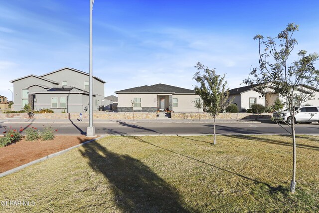 2528 Mike Price Dr, El Paso, TX 79938 - view of green lawn