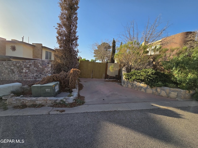 441 Irondale Dr, El Paso, TX 79912 - view of side of property