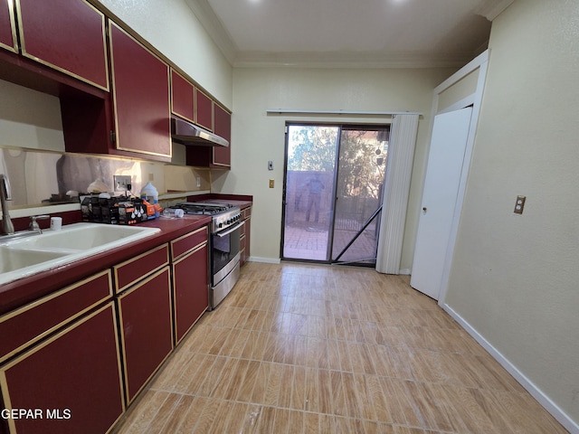 441 Irondale Dr, El Paso, TX 79912 - kitchen featuring gas range, under cabinet range hood, crown molding, a sink, and baseboards