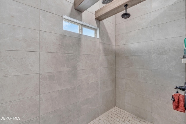 13107 Kington Ave, El Paso, TX 79928 - full bathroom featuring tiled shower