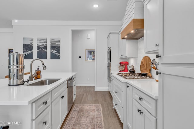 13107 Kington Ave, El Paso, TX 79928 - kitchen featuring a sink, appliances with stainless steel finishes, light countertops, light wood finished floors, and recessed lighting