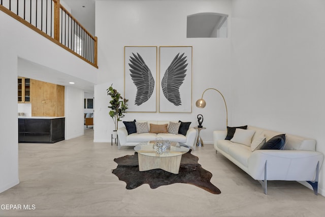 11316 Menlo Ave, El Paso, TX 79936 - living area featuring a high ceiling and baseboards