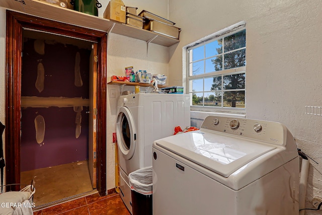 6112 Strahan Rd, El Paso, TX 79932 - washroom featuring washer and clothes dryer, a textured wall, and dark tile patterned flooring