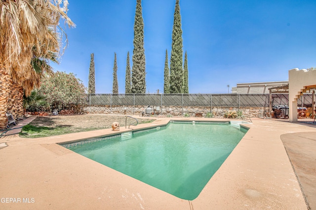 1809 Garden Gate Way, El Paso, TX 79936 - view of swimming pool featuring a patio area