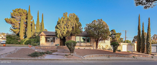 818 Kerbey Ave, El Paso, TX 79902 - view of front facade with stucco siding