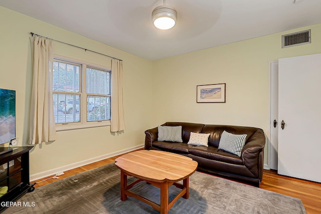 818 Kerbey Ave, El Paso, TX 79902 - living area featuring wood finished floors and baseboards
