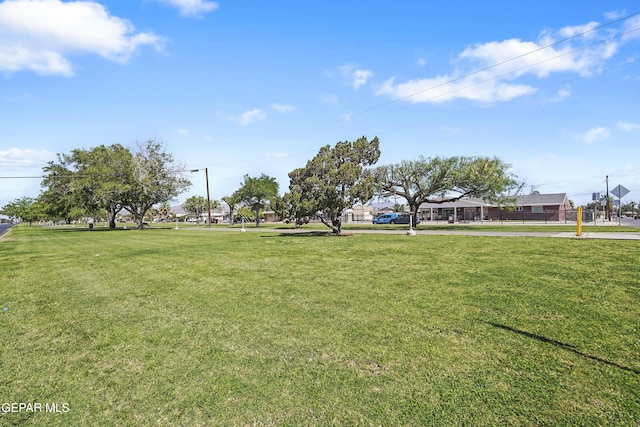 8108 Edgemere Blvd, El Paso, TX 79925 - view of community with a yard