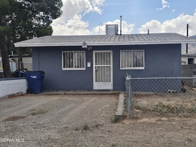 7511 Howard St, El Paso, TX 79904 - bungalow featuring concrete block siding